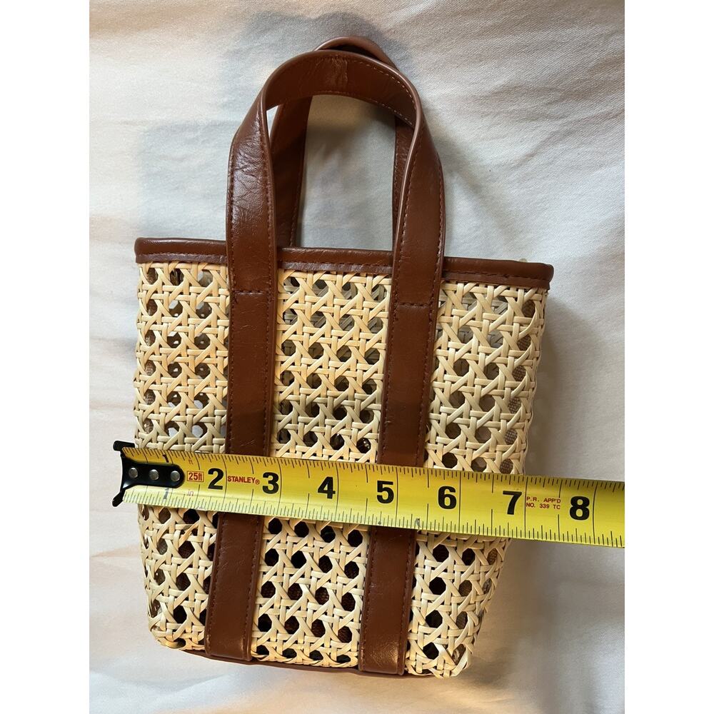 Universal Thread Caning Basket Weave Crossbody Purse With Brown Trim Small 7” - Picture 4 of 7